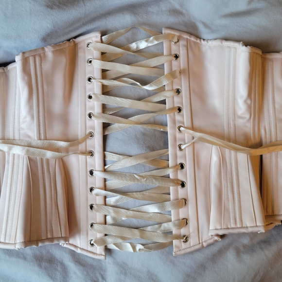 20" What Katie Did Corset - Picture 4 of 4